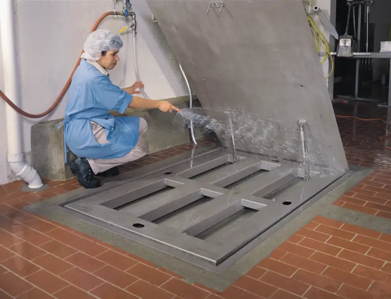 Bascule inox encastrée avec tablier relevable sur vérins