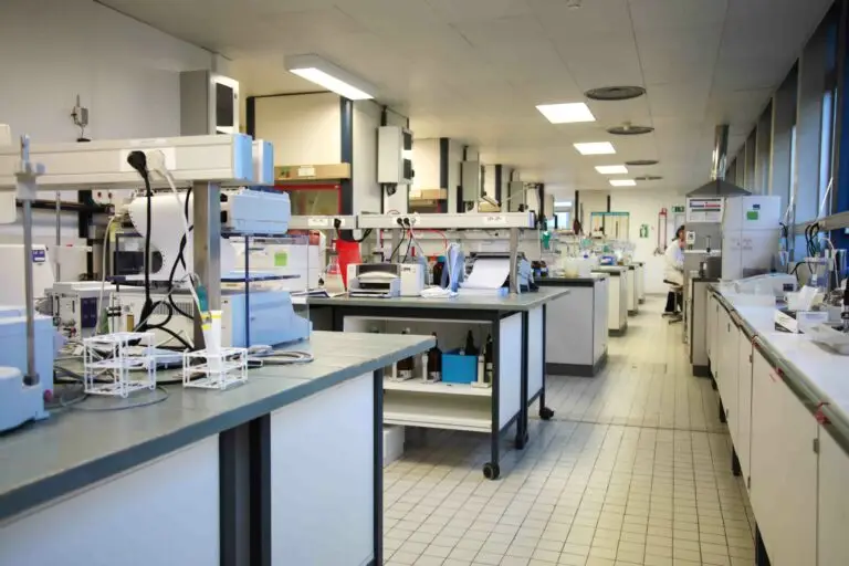 Pesage en laboratoire